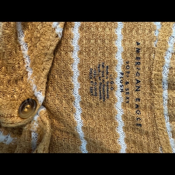 American Eagle Women’s Yellow Striped Top Size Large - Picture 4 of 4